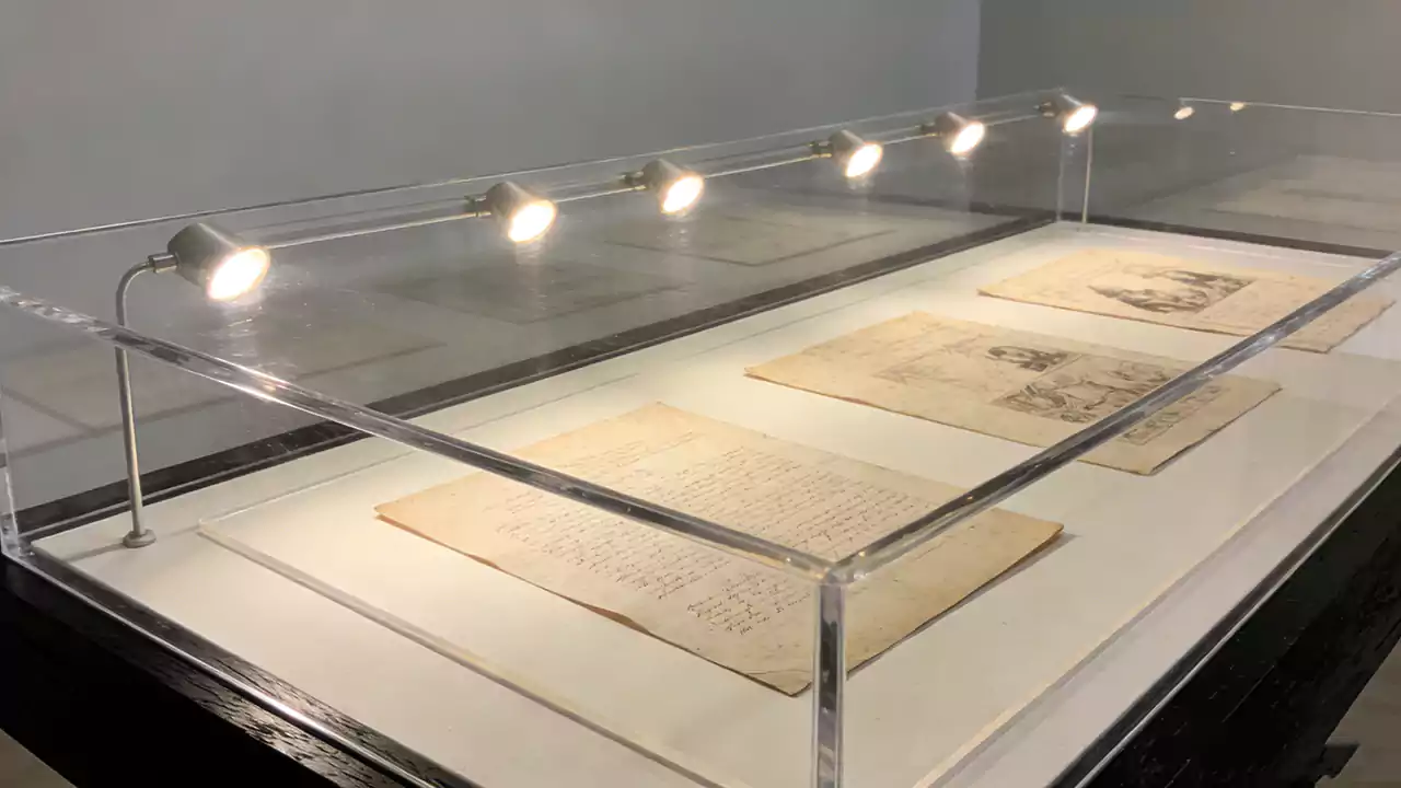 Museum acrylic display solutions